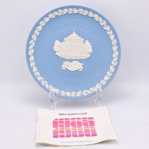 Boxed 1985 Wedgwood Christmas Plate: 1985 Tate Gallery, London - Vintage Collectable Light Pale Blue Jasperware
