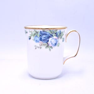 Taza de café alta acanalada Royal Albert Moonlight Rose - Taza de desayuno, café o té de porcelana fina, Inglaterra 1987