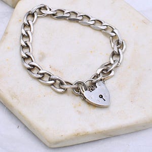 Vintage Sterling Silber Bettelarmband mit Herzschloss und Sicherheitskette - 1974 London Hallmark