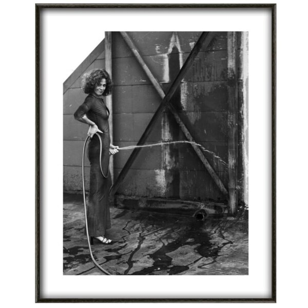Helmut Newton, 'Sigourney Weaver avec un tuyau', Impression d'art, Différentes tailles
