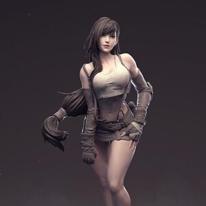 以下が含まれることがあります： 長い黒髪の女性キャラクターの細部まで作り込まれたフィギュア。茶色の革の衣装、ブーツ、白いタンクトップを着ている。フィギュアは黒い正方形の台座の上に立っている。