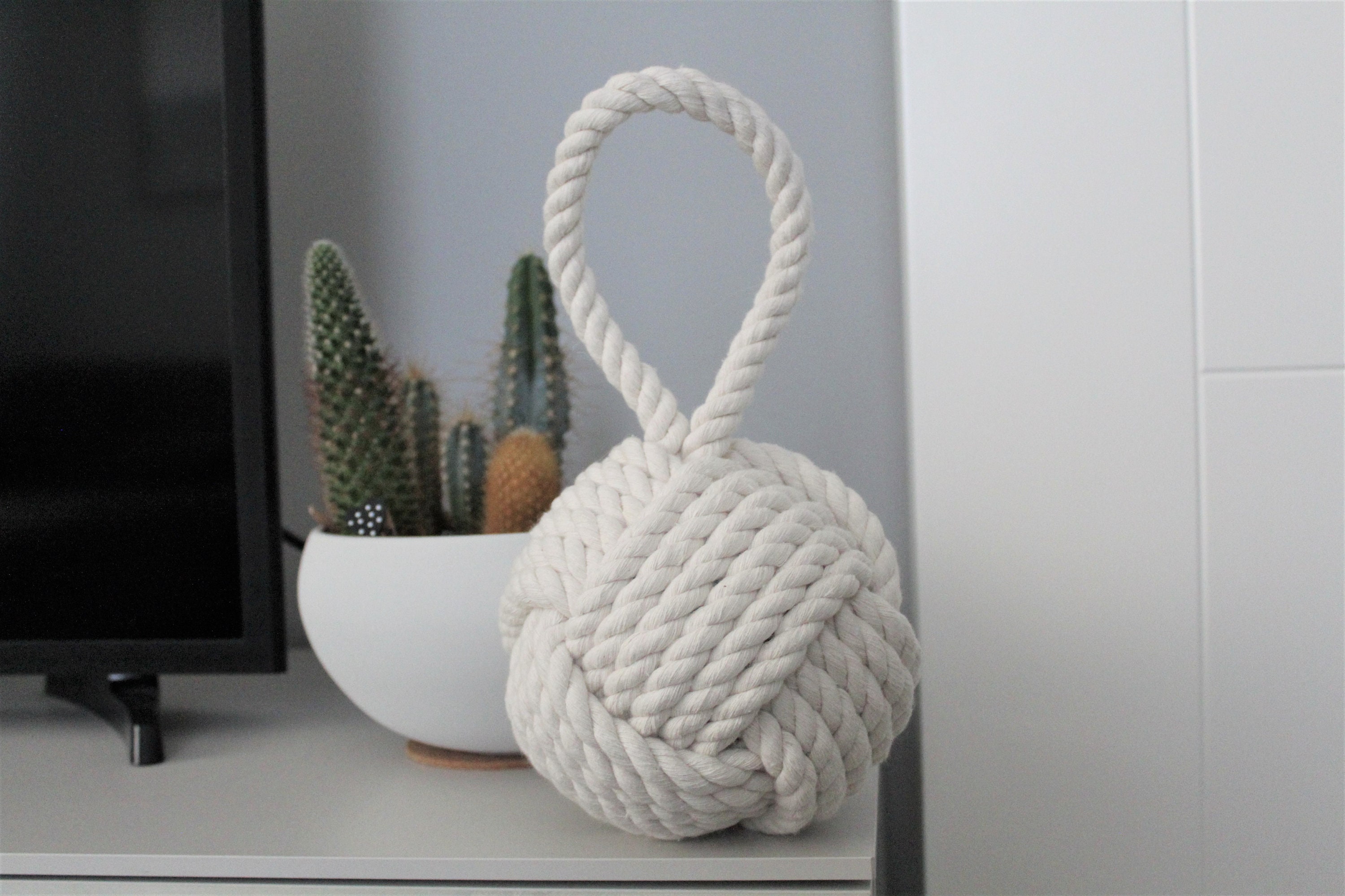 Square Rope Knot Door Stopper – 1.7kg Weighted Nautical Doorstop With Handle, Beige Cotton Linen Rope, Handmade
