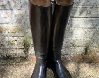 Vintage Hunter & Maxwell Black Leather Ladies Riding Boots with wooden boot trees'