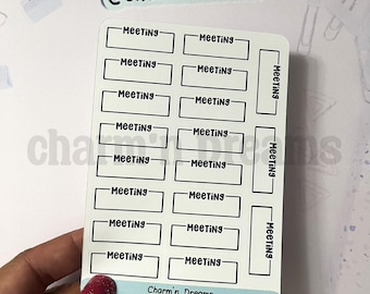 Puede incluir: Hoja de pegatinas blancas con cajas rectangulares negras etiquetadas como "MEETING" para la organización de la agenda. La hoja de pegatinas tiene el texto "Charm'n Dreams Caloric Intake" en la parte inferior y el logotipo @charm.n.dreams en la parte superior.