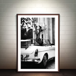 Hoge hakken in klassieke auto poster, zwart-wit modefotografie, mode Wall Art Print, afdrukbare Wall Art, digitale download