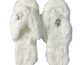 Faceplant Dreams Sleeps with Dogs Flip Flops Slippers White NWT Size Small 5/6. Condition is New with tags Shipped with USPS Ground Advantag