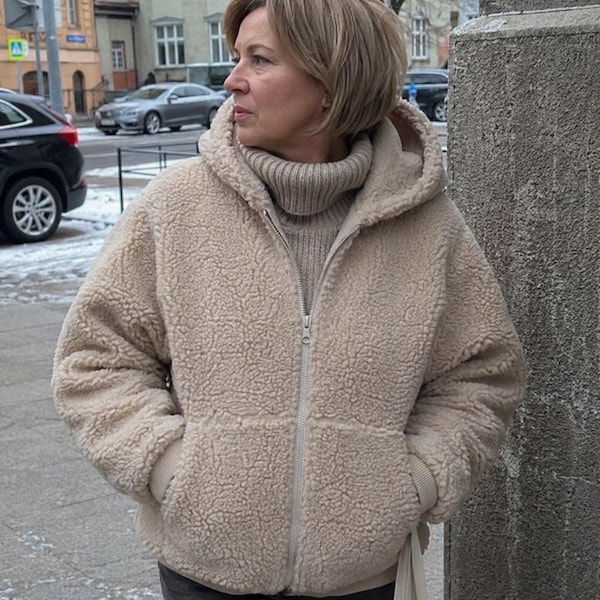 Beige bomber jacket for women made from 100% merino wool – teddy jacket with hood, zipper and side pockets, S–XL