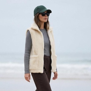 Colete feminino de lã merino feito à mão em lã virgem natural, colete atemporal sem mangas com textura quente e macia, 100% lã
