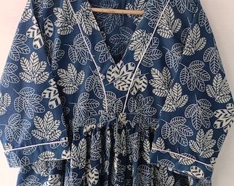 Vestido de algodón índigo hecho a mano con bolsillos