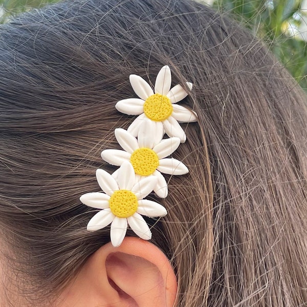 Barrette/ Pince pour cheveux collection Flora, pâquerette en pâte polymère et Acier inoxydable — Bijoux faits mains, Cadeau à Offrir