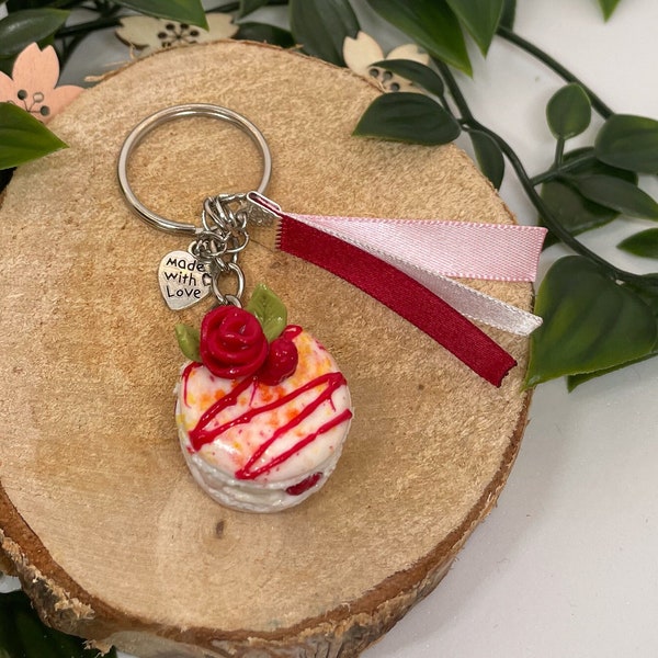 Gourmet-Himbeer- und rosa Macaron-Schlüsselanhänger sowie rote Fruchtcouli aus FIMO-Polymer-Ton – handgefertigter Schmuck, Geschenk zum Verschenken