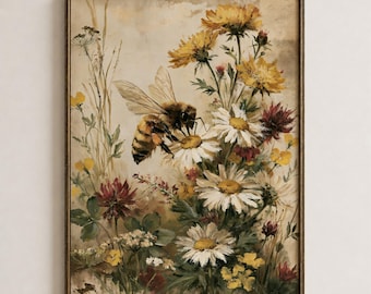 Op de afbeelding: Een ingelijste kunstdruk met een gedetailleerd schilderij van een honingbij die boven een groep witte margrieten en gele wilde bloemen zweeft. Het kunstwerk toont een gedempt, aards kleurenpalet met donkerrode accenten en groen blad.