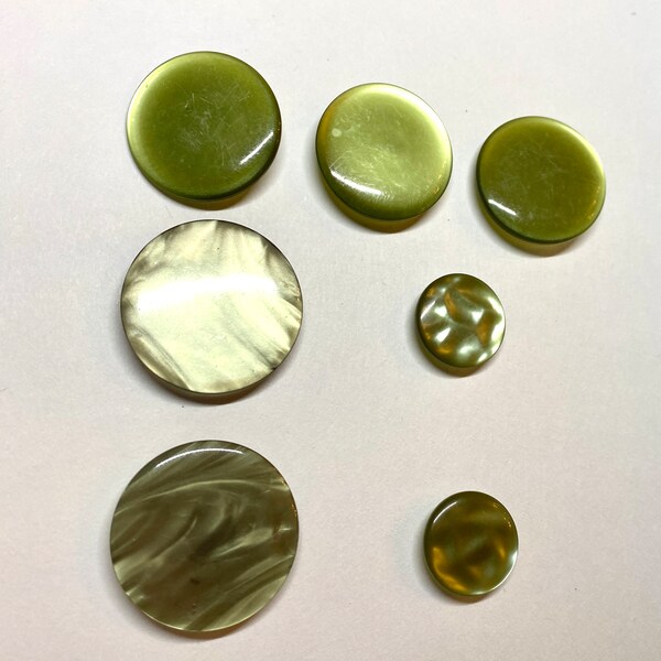 Vintage, Pearlised, Pistachio Green buttons