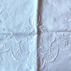Copricuscino bianco vintage per camicia da notte con ricamo bianco