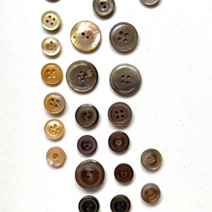 Beautiful vintage/antique mother of pearl buttons:   dark mother of pearl buttons from 20th century and earlier