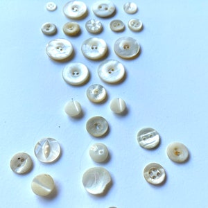 Vintage/Antique Mother of Pearl and pearlised  buttons
