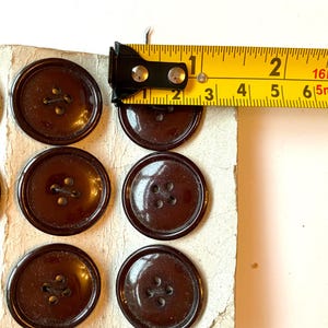 Knopen in regenjasstijl uit de jaren 40 - chocoladebruin