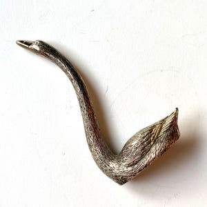 Elegant swan figure - ring holder