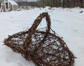 Woven grapevine basket