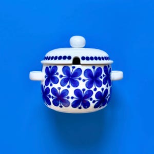 Rörstrand Mon Amie Lidded Sauce Bowl, 500 ml — Model BV — Marianne Westman