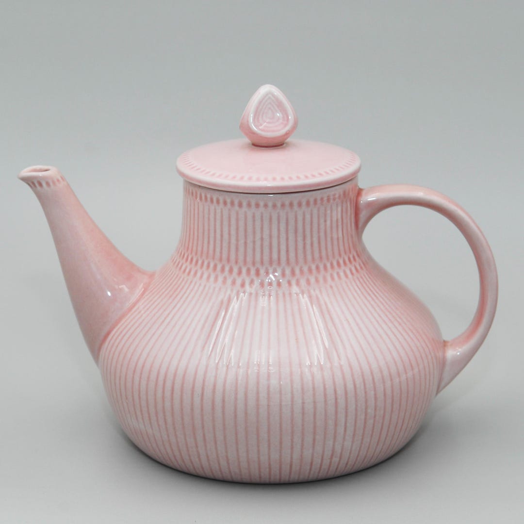 Rörstrand Rosmarin Teapot, 1.4 Liter — Pink Glaze — Hertha