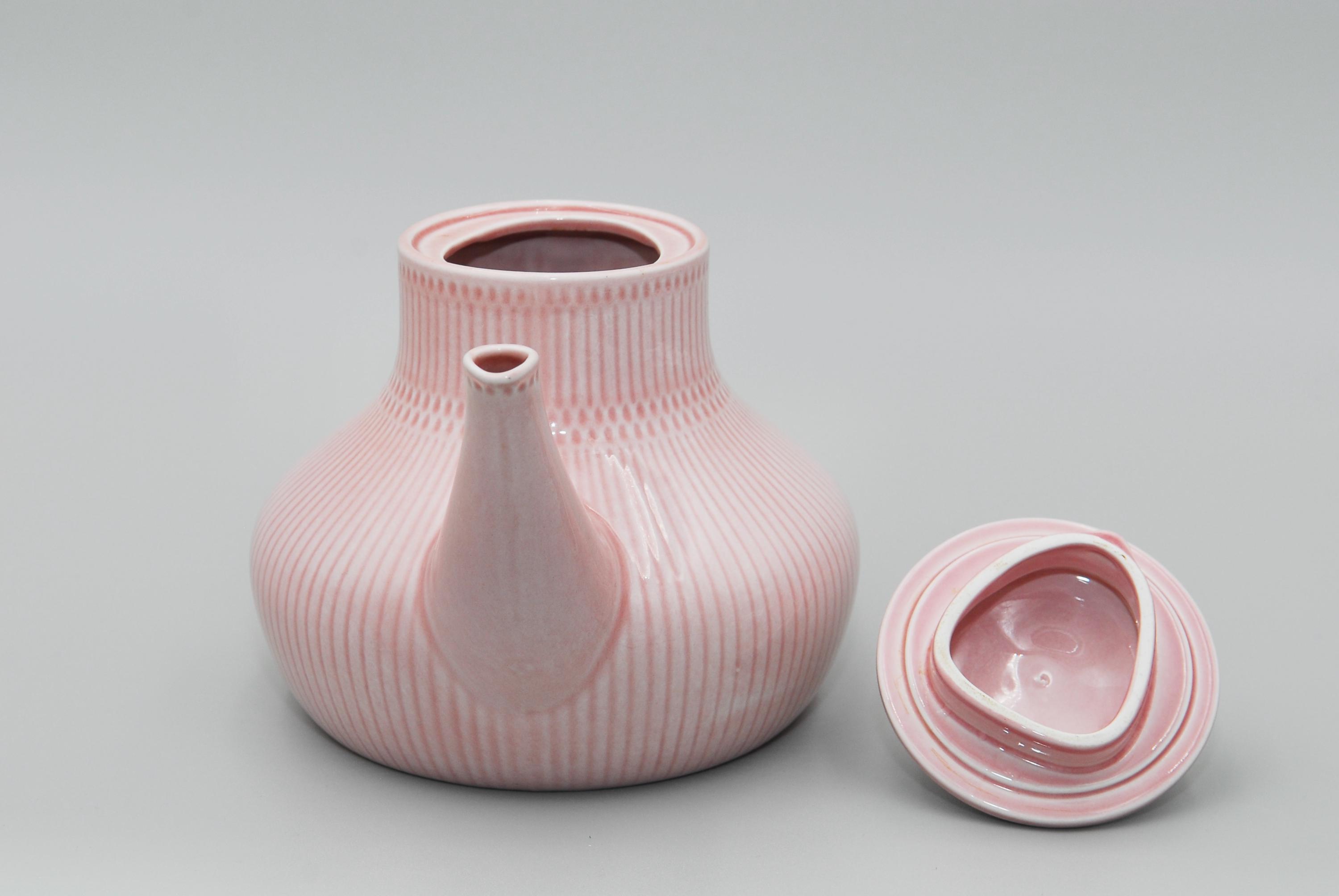 Rörstrand Rosmarin Teapot, 1.4 Liter — Pink Glaze — Hertha