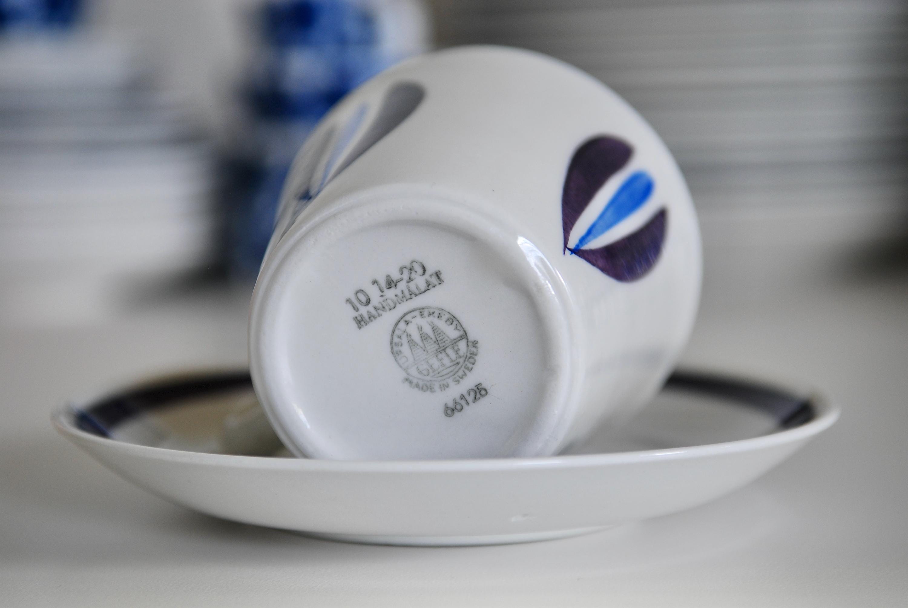 Gefle Upsala-ekeby Swing Teacup & Saucer Sets — Sven-erik Gefle Upsala-ekeby Swing Teacup & Saucer Sets — Sven-erik