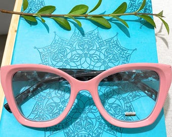 Betsey Johnson Pink Polka Dot Reading Glasses +2.50  display picture 2