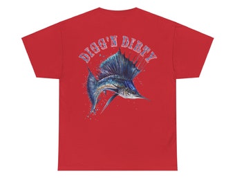 Digg'n Dirty Sailfish-Men's Heavy Cotton Tee, pez trofeo, pesca en alta mar, perfecto para pescadores o amantes de las aguas profundas, biología marina