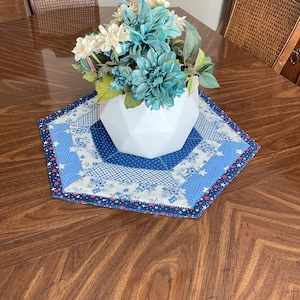 Quilted 20” hexagon patchwork table centerpiece reversible With floral American theme .