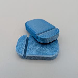 Minimalist Trading and Sport Card Display Stand Water (Blue Silver)