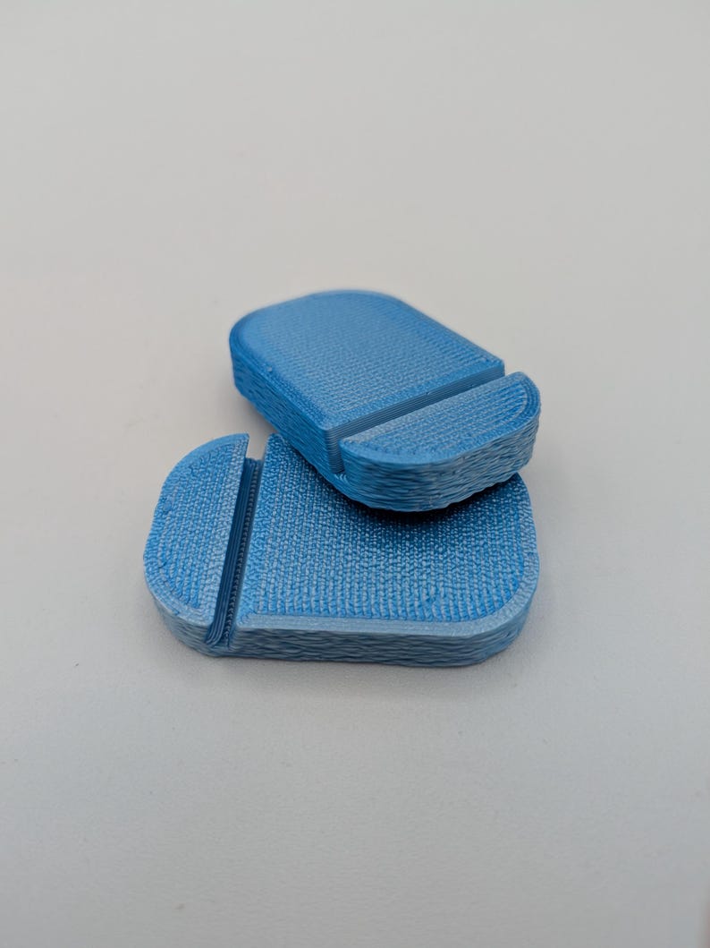 Minimalist Trading and Sport Card Display Stand Water (Blue Silver)