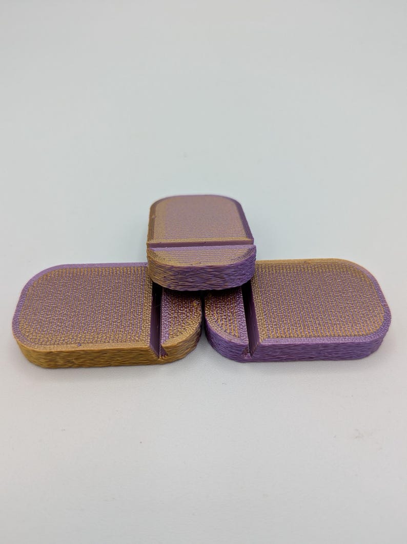 Minimalist Trading and Sport Card Display Stand Saint (Purple Gold)