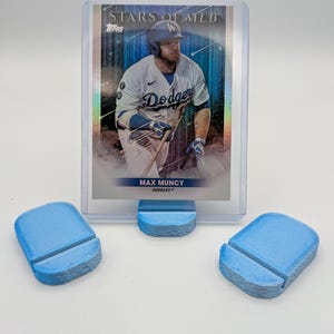 Minimalist Trading and Sport Card Display Stand 画像 2