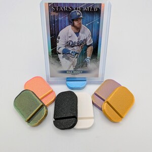 Minimalist Trading and Sport Card Display Stand 画像 3