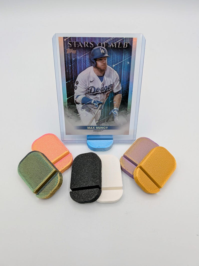 Minimalist Trading and Sport Card Display Stand 画像 3