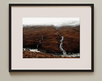 Impression d'art Ecosse cascades enneigées, paysage d'hiver maussade, photographie de Glen Etive Ecosse, art mural écossais contemporain