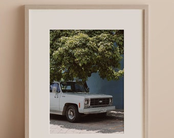Lámina artística de camioneta vintage azul bebé de México, fotografía de Oaxaca, arte mural de Chevy, calles de México, decoración moderna de México