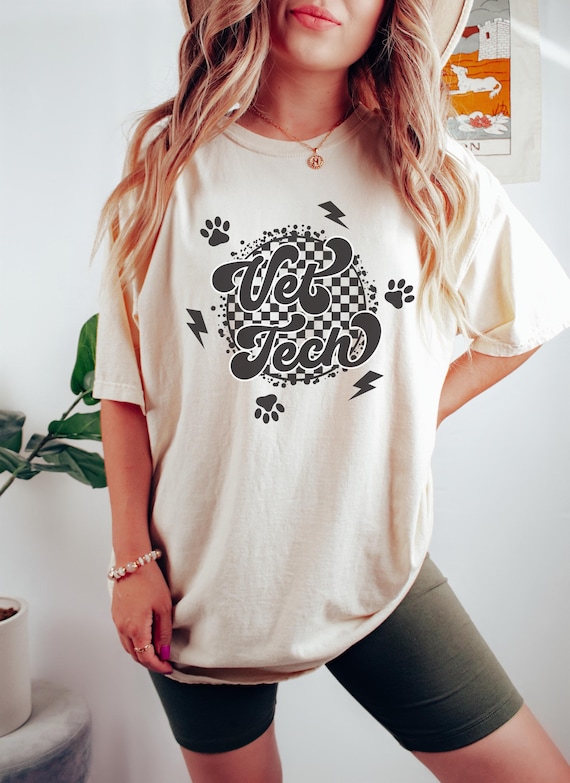 Comfort Colors Retro Vet Tech Shirt Veterinary Technician TShirt Checkered Vet Tech T-Shirt Gift New Vet Tech Tee Veterinary Tech Crewneck