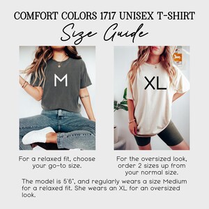 Puede incluir: Gu&iacute;a de tallas para una camiseta unisex. Dos modelos llevan la camiseta en diferentes tallas. El modelo de la izquierda lleva una talla M y el modelo de la derecha lleva una talla XL. El texto de la imagen dice "Comfort Colors 1717 Camiseta unisex Gu&iacute;a de tallas".