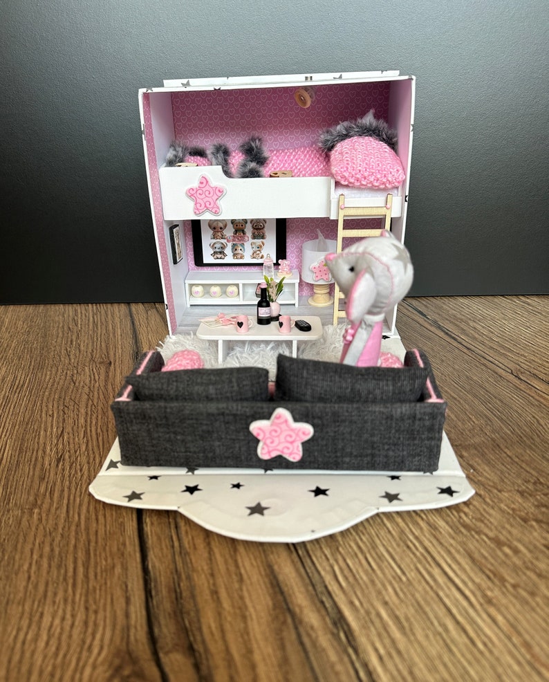 Puppenstube in einer Box mit handgemachten Möbeln, Haus mit Mäusen Bild 2