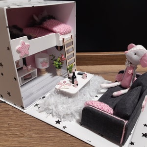Dollhouse in a box with handmade furniture, house with mice zdjęcie 6