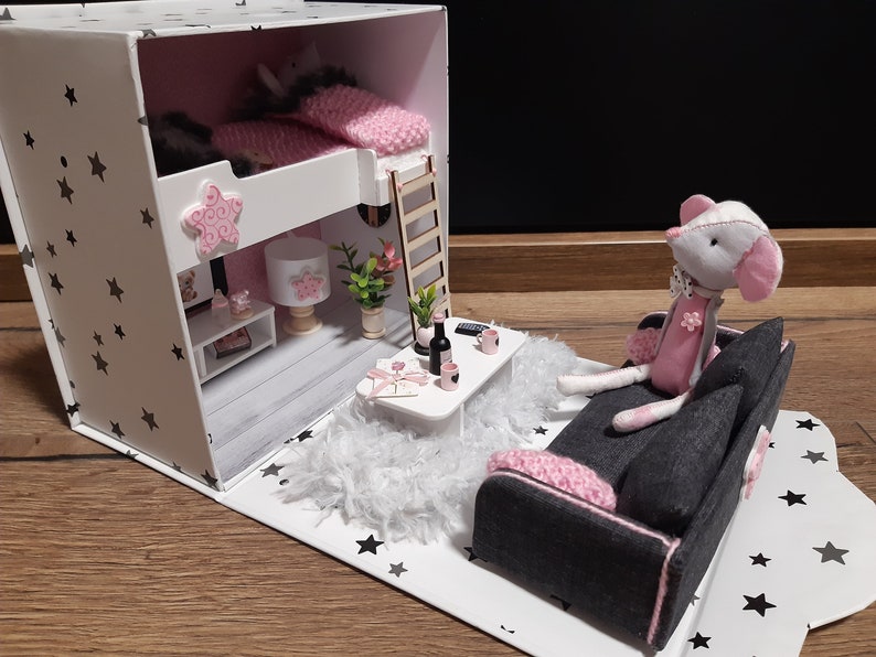 Dollhouse in a box with handmade furniture, house with mice zdjęcie 6