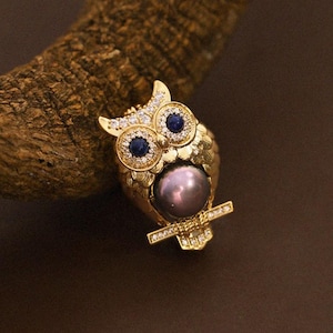 Owl Brooch with Freshwater Pearl, Vintage Gold Tone Crystal Owl Pin, Animal Jewelry Gift for Women, Nature Lover Lapel Pin, Gift For Her