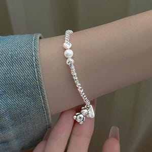 Pulseira de prata 925 com pingente de urso da sorte, delicada pulseira de pérolas com corrente em cubo, presente minimalista para ela, joia fofa