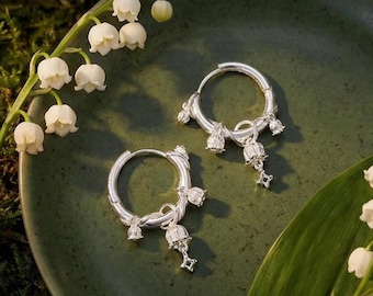 Pendientes de aro de lirio del valle: regalo de joyería floral minimalista de plata