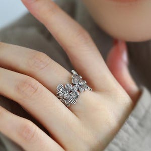 Vintage Sterling Silver Daisy Ring: Adjustable Floral Statement Jewelry