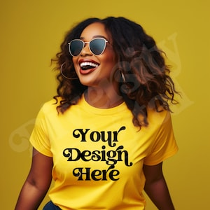 Plus Size Schwarzes Modell Gelb Bella Canvas T-Shirt Mockup, Diverse Mockups, Schwarzes Mädchen Mockup, Plus Size Ästhetische Lifestyle Mode Mockup