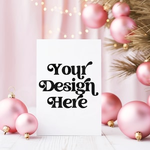 ピンクのクリスマス招待状モックアップ パステルカラーのクリスマスグリーティングカードモックアップ クリスマスカードモックアップ ホリデーカードモックアップ グリーティングカードモックアップ