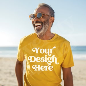 Senf Bella Canvas Herren Mockup, schwarzes männliches Modell TShirt Mockup, verschiedene Mockups, schwarzer Mann Mockup, älteres männliches Mockup, Strand männliches Mockup